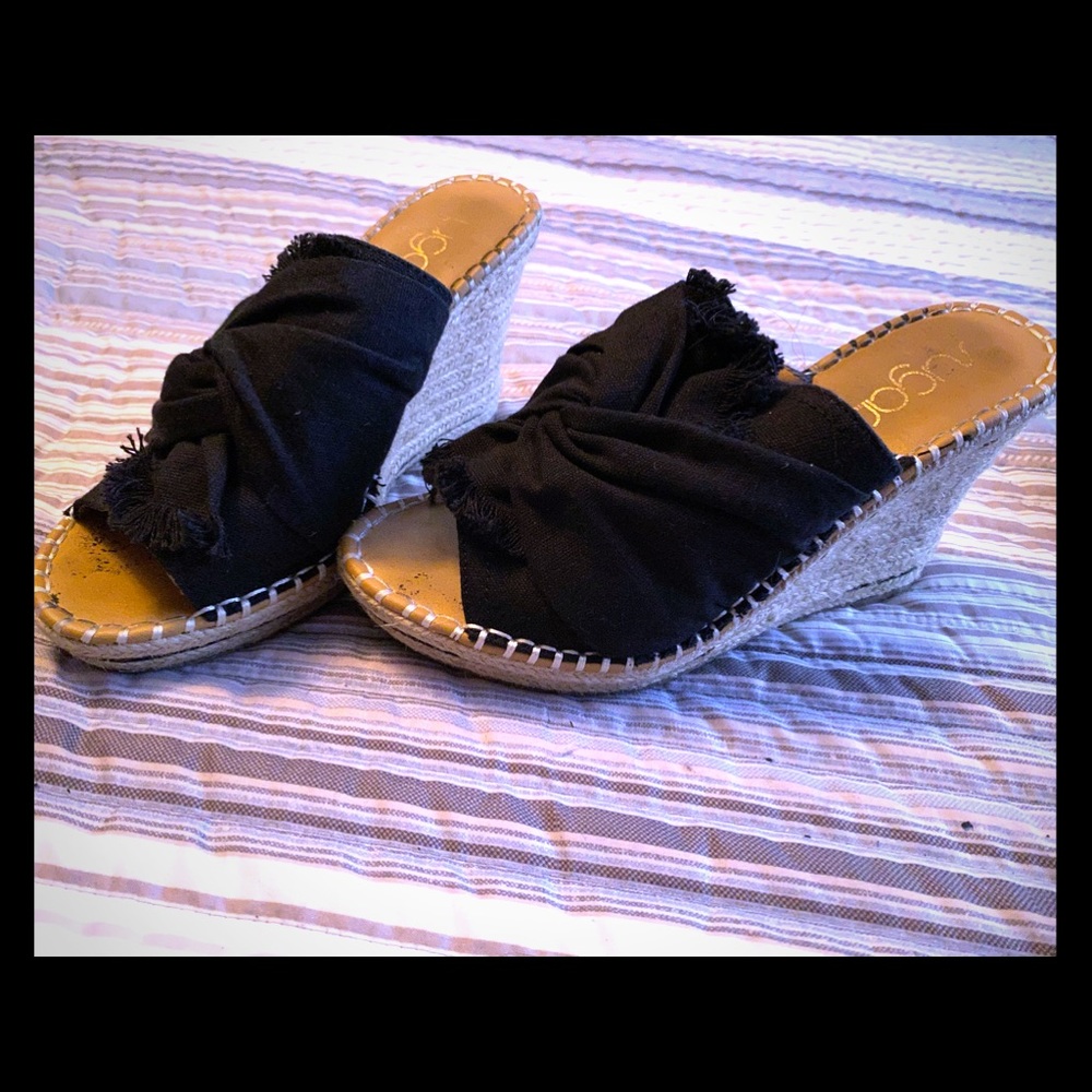Black Wedges